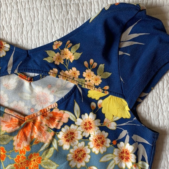 Guess Marciano top in small. - Picture 5 of 8